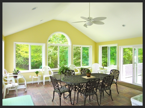 sunroom with ceiling fan and patio furniture