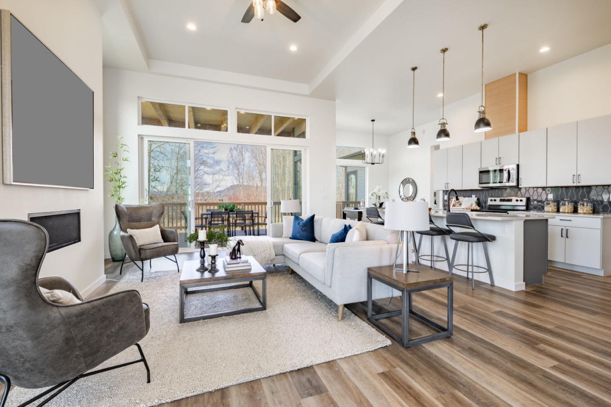 an open concept floor plan with the kitchen flowing into the living room